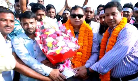 বাজিতপুরে প্রবাসী বিএনপি নেতাকে ফুল দিয়ে বরণ ও শুভেচ্ছা বিনিময়