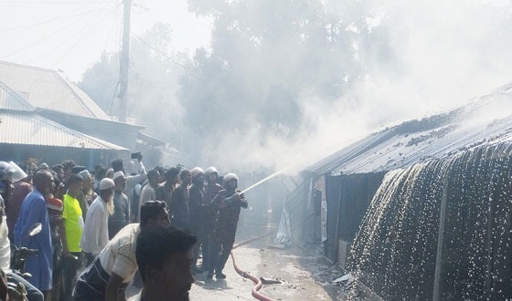 মান্দায় আগুনে শেষ ১৪ দোকান