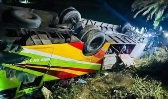 নগরকান্দায় বরযাত্রীবাহী বাস খাদে পড়ে নিহত ১