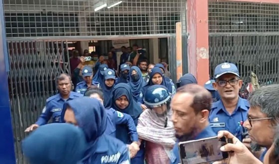 সাবেক জনপ্রশাসন মন্ত্রীর স্ত্রী গ্রেপ্তার