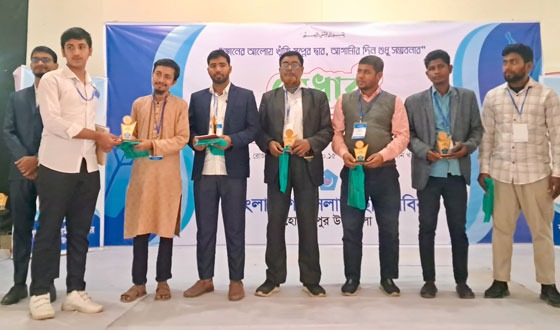 হোসেনপুরে দুই শতাধিক মেধাবী শিক্ষার্থীকে সংবর্ধনা