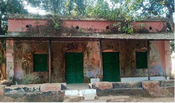 সংস্কারের অভাবে জরাজীর্ণ ঘোড়াঘাট ডাকবাংলো