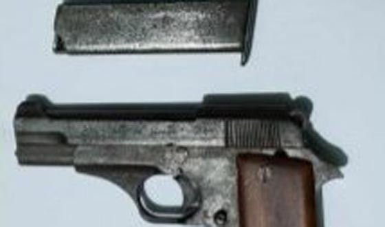 দৌলতপুরে সেনাবাহিনীর অভিযানে বিদেশি পিস্তল উদ্ধার