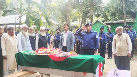 দুর্গাপুরে বীর মুক্তিযোদ্ধা অশেষ বাউলকে রাষ্ট্রীয় মর্যাদায় সমাহিত