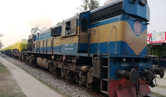 বিরল রেল স্টেশনে দীর্ঘ ৯ মাস পর ভারত থেকে আমদানী শুরু