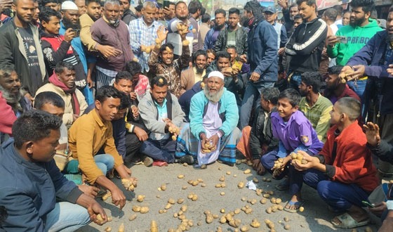 বীরগঞ্জে আন্দোলনের মুখে আলু সংরক্ষণ হিমাগার সীলগালা করেছে প্রশাসন