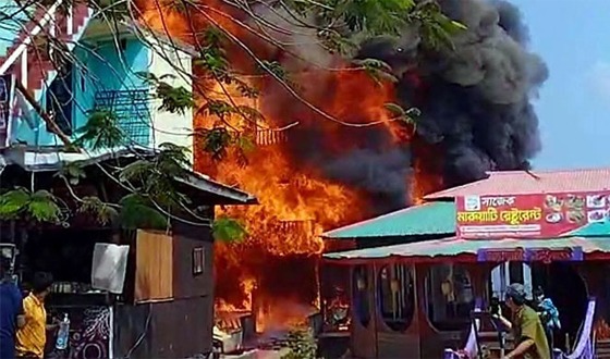 সাজেকের আগুনে পুড়লো ৫০ থেকে ৬০টি স্থাপনা