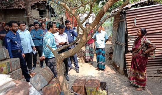 ভেজাল নিম্নমানের গুড়ের কারখানায় অভিযান