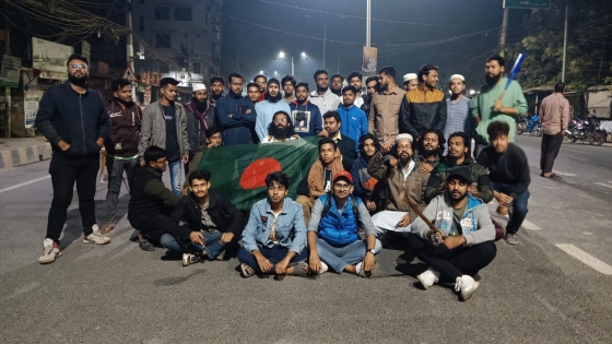 রাজশাহীতে চুরি ছিনতাই রোধে রাতে পাহারায় বৈষম্যবিরোধী ছাত্ররা