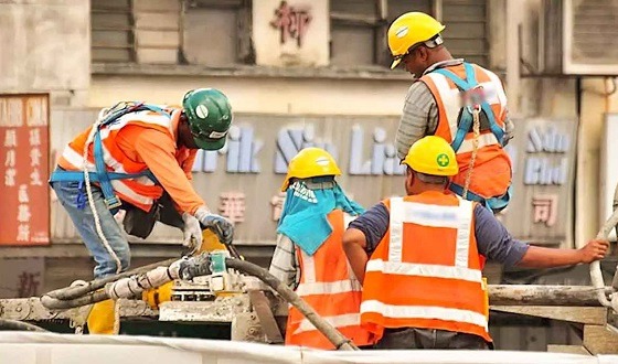 কমছে বিদেশে যাওয়া কর্মীর সংখ্যা