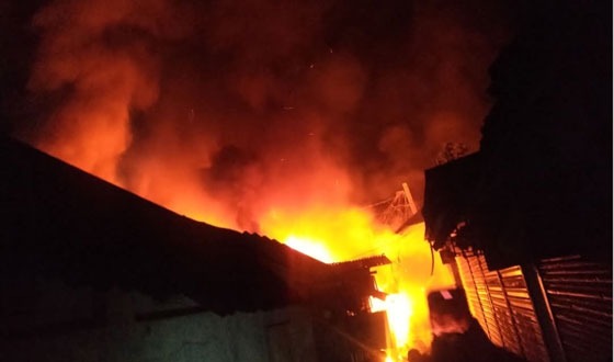 মতলব বাজারে ভয়াবহ অগ্নিকাণ্ডে কোটি টাকার ক্ষয়ক্ষতি