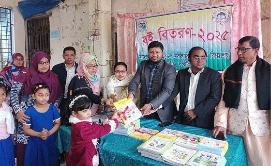 রামগতিতে বই বিতরণ অনুষ্ঠিত