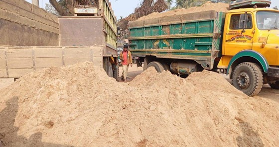 দুর্গাপুরে অবৈধভাবে বালু উত্তোলন, অর্থদন্ড