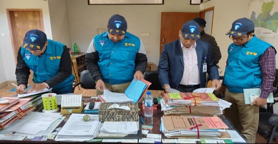 রাজশাহী নগর ভবনে দুদকের অভিযান