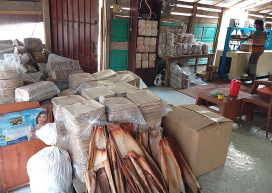 কাউখালীতে সুপারির খোল দিয়ে তৈরি হচ্ছে তৈজসপত্র