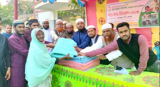 ধামইরহাটে শীতবস্ত্র বিতরণ