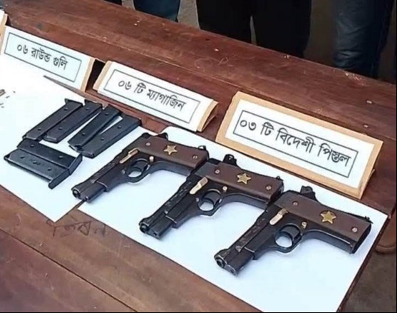 দেবহাটায় ৩টি বিদেশি পিস্তলসহ আটক ১