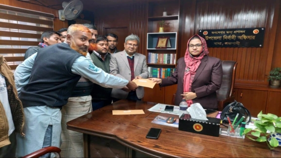 বাঘায় পেঁয়াজ আমদানি বন্ধের চাষিদের স্মারকলিপি