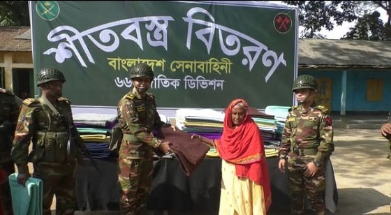 গাইবান্ধা আর্মি ক্যাম্পের উদ্যোগে শীতবস্ত্র বিতরণ