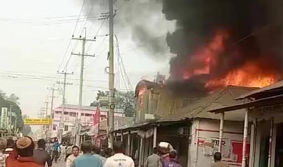 সাঘাটায় অগ্নিকান্ডে পুড়েছে ৩ টি দোকান