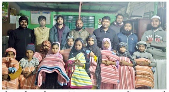 বরিশালে ব্রাহ্মন সংসদের কম্বল বিতরণ
