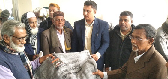 বাজিতপুরে মুক্তিযোদ্ধাদের কম্বল ও মুজা বিতরণ