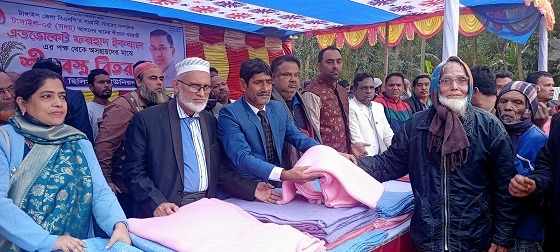 টাঙ্গাইলে শীতার্তদের মাঝে শীত বস্ত্র বিতরণ