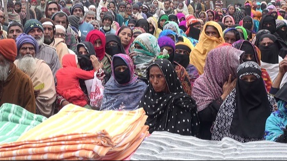 স্বরুপকাঠীতে দুস্থ মানুষের মাঝে কম্বল বিতরণ