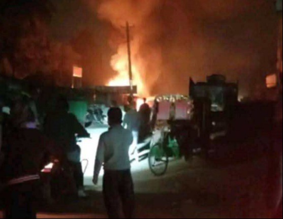 টাঙ্গাইলে আগ্নিকান্ডে তিন দোকান পুড়ে ছাই