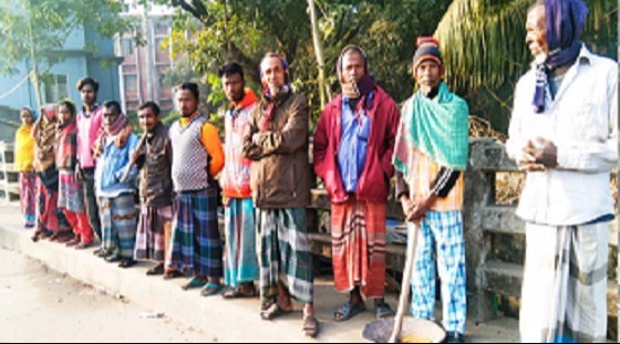 বরিশালে তীব্র শীতে মানুষ কেনা-বেচার হাট মন্দা