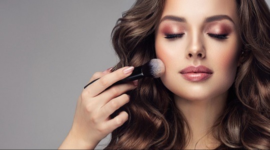 জেনে নিন মাত্র ১০ মিনিটে গ্লামার মেকআপ করার টিপস