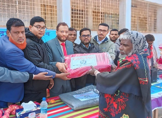 ভাঙ্গুড়া প্রেসক্লাবের উদ্যোগে শীতবস্ত্র বিতরণ