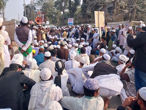 সাদপন্থীদের গ্রেফতার ও বিচারের দাবিতে বিক্ষোভ মিছিল