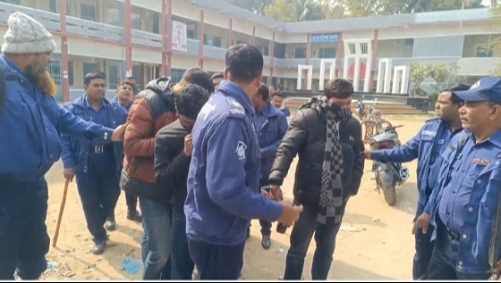 পল্লী বিদ্যুৎ সমিতির নিয়োগ পরিক্ষায় ভুয়া ৮ পরিক্ষার্থী আটক