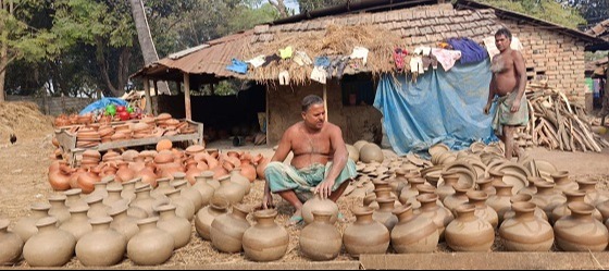 বিলুপ্তির পথে পোরশার ঐতিহ্যবাহী মৃৎশিল্প