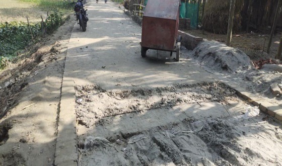 মুলাদীতে পৌরসভার সড়ক সংস্কারে অনিয়মের অভিযোগ