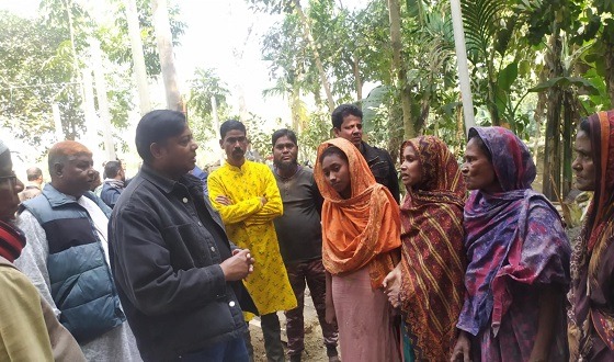 মধুপুরে অসহায় নারীকে ঘর করে দিলেন কর্ণেল আজাদ