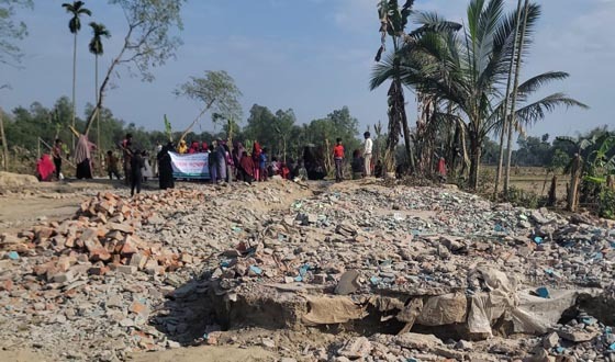 শেরপুরে হামলা, লুটপাট ও ঘরবাড়ি গুড়িয়ে দেয়ার অভিযোগ