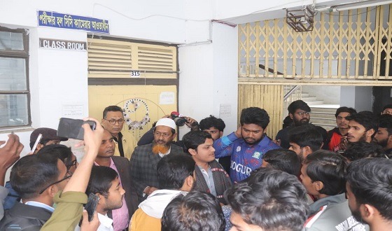 ইবিতে পরীক্ষা দিতে এসে ছাত্রলীগের সহ-সভাপতি আটক