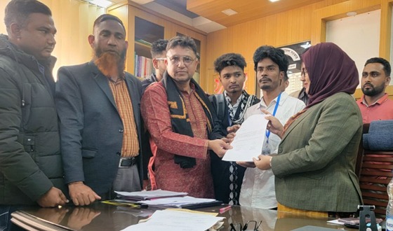 বড়াইগ্রামে শিক্ষক-শিক্ষার্থীদের যাতায়াতের রাস্তা অবমুক্তের দাবি