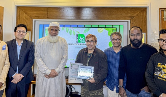 বর্ষসেরা ফটোগ্রাফার পুরস্কার পেলেন আলোকচিত্রী মুগনিউর রহমান