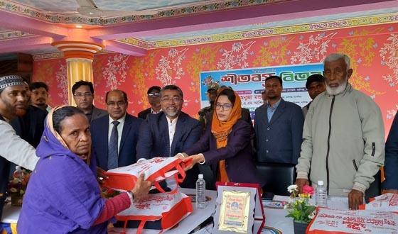 কালিগঞ্জে দুস্থ পরিবারকে শীতবস্ত্র দিলো 'আলোর পথিক ফাউন্ডেশন'