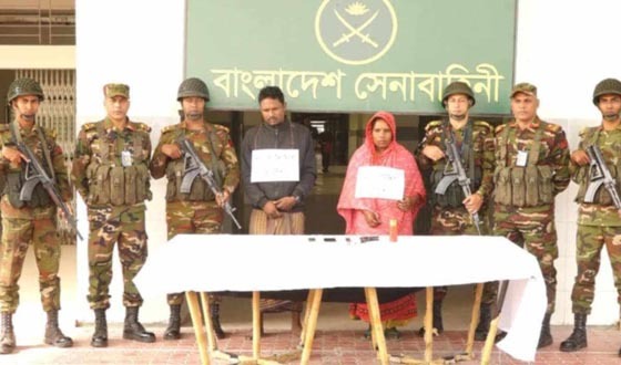 দৌলতপুরে অস্ত্র ও গুলিসহ স্বামী-স্ত্রী  গ্রেপ্তার