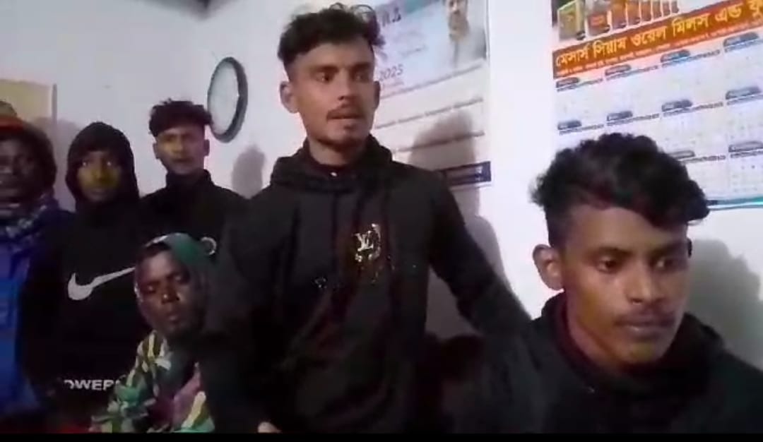 মোহনপুর থানার এএসআইয়ের অপসারণের  দাবিতে বিক্ষোভ