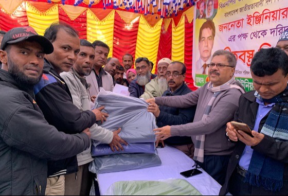 আগৈলঝাড়ায় বিএনপি নেতা সোবাহানের কম্বল বিতরন
