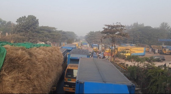 ঢাকা-চট্টগ্রাম মহাসড়কে তীব্র যানজট