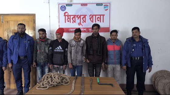 কুষ্টিয়ায় ডাকাতির প্রস্ততিকালে আটক ৫