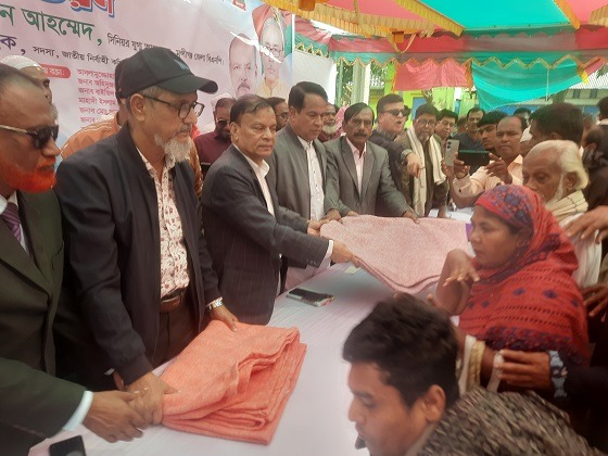 হোসেন্দী ইউনিয়নে শীতার্তদের মাঝে কম্বল  বিতরণ