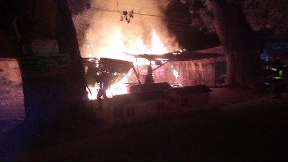 কালীগঞ্জে আগুনে পুড়লো ২ টি কাঠের দোকান