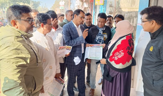 তারেক রহমানের রাষ্ট্র কাঠামো মেরামতের ৩১ দফার লিফলেট বিতরণ
